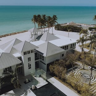 Building waterfront homes How to build resilient waterfront homes in Florida and other coastal areas.